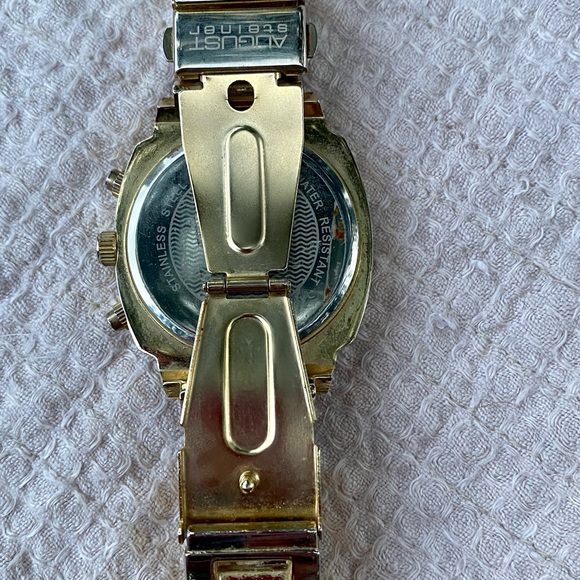 Beautiful watch - Picture 2 of 4